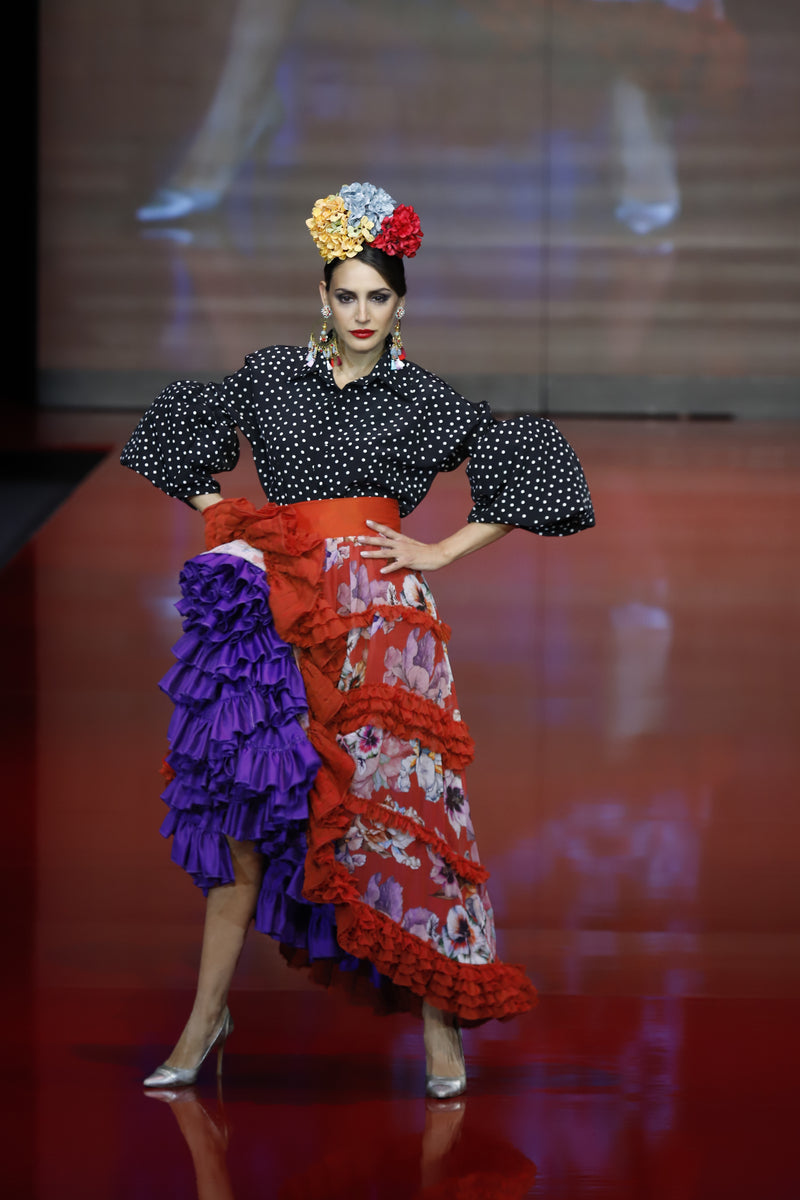 Falda de gasa y blusa de lunares de la colección de alta costura de Sergy & Tapiju en Córdoba 
