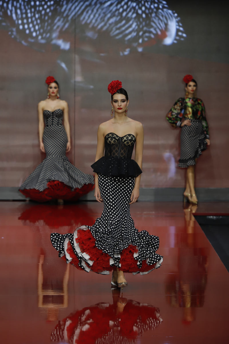 Falda y bustier de la colección de Sergy & Tapiju 2023 presentada en SIMOF