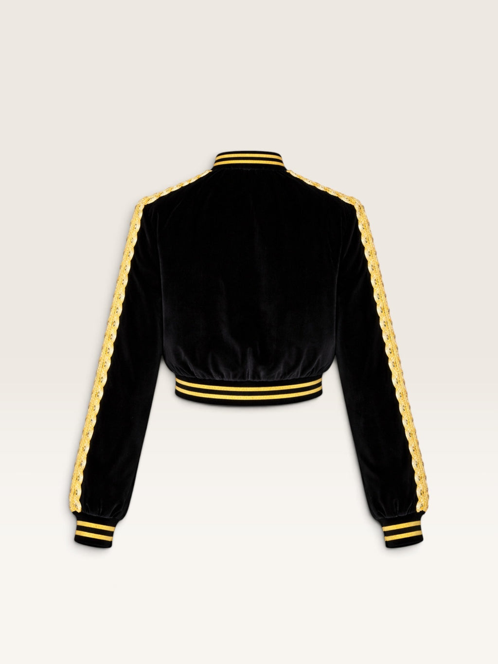Chaqueta bomber Sergy & Tapiju de terciopelo negro con detalles dorados y perlas en las mangas, vista trasera.