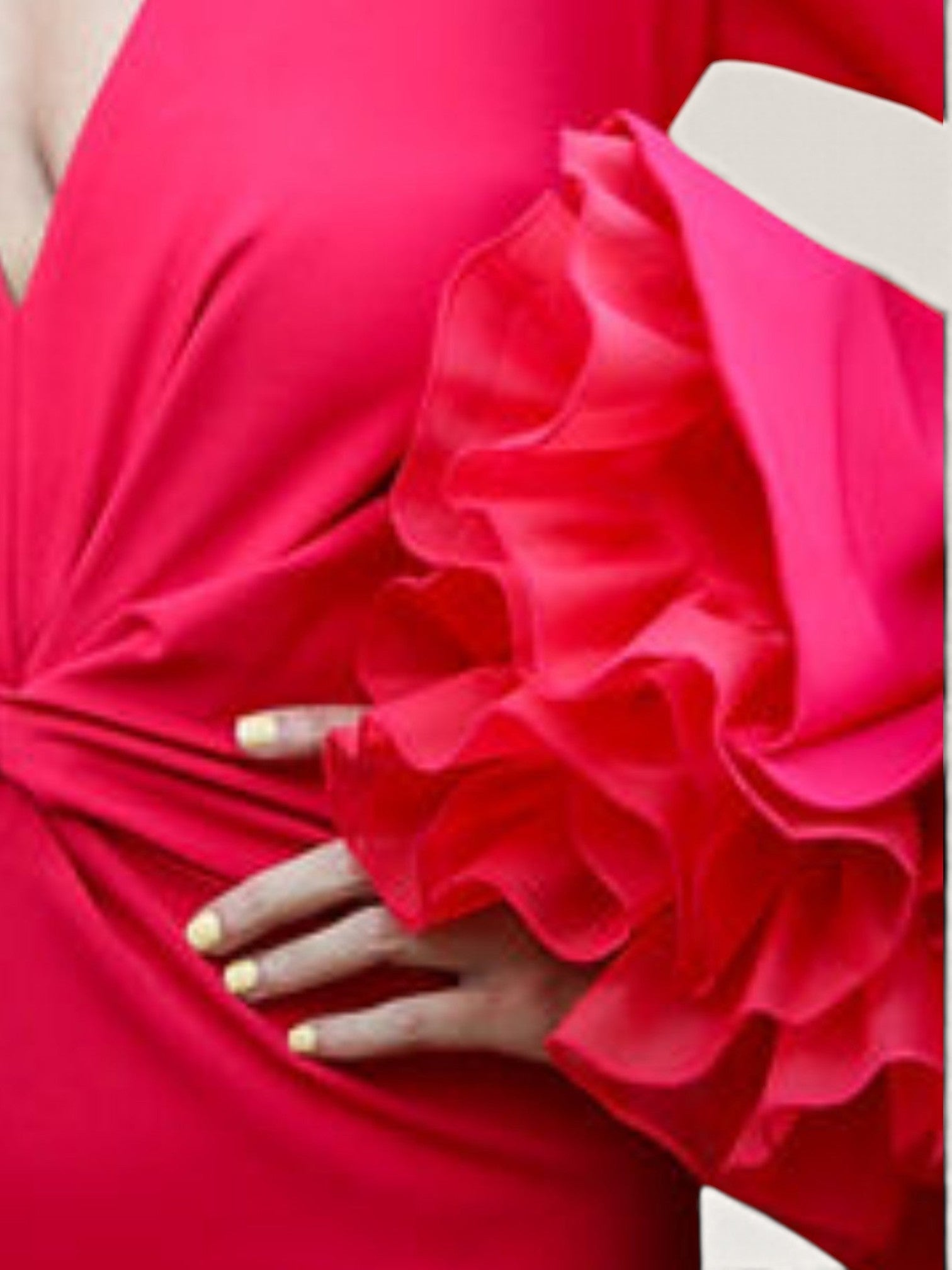 Vestido Sergy & Tapiju rojo con nudo frontal y mangas largas con volantes llamativos