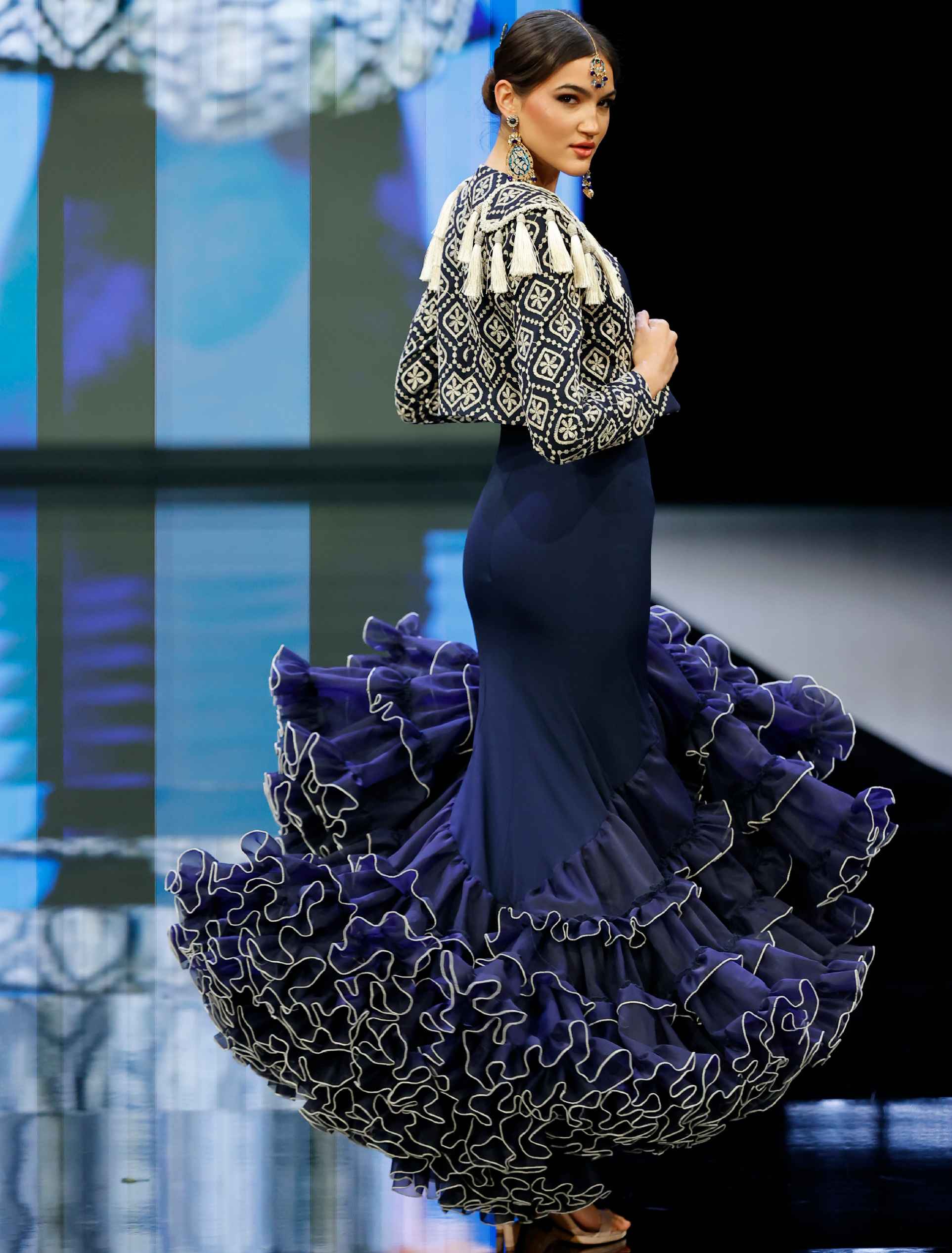 Vestido de flamenca de colección Olé presenta en  SIMOF 2026 por Sergy & Tapiju en Córdoba.