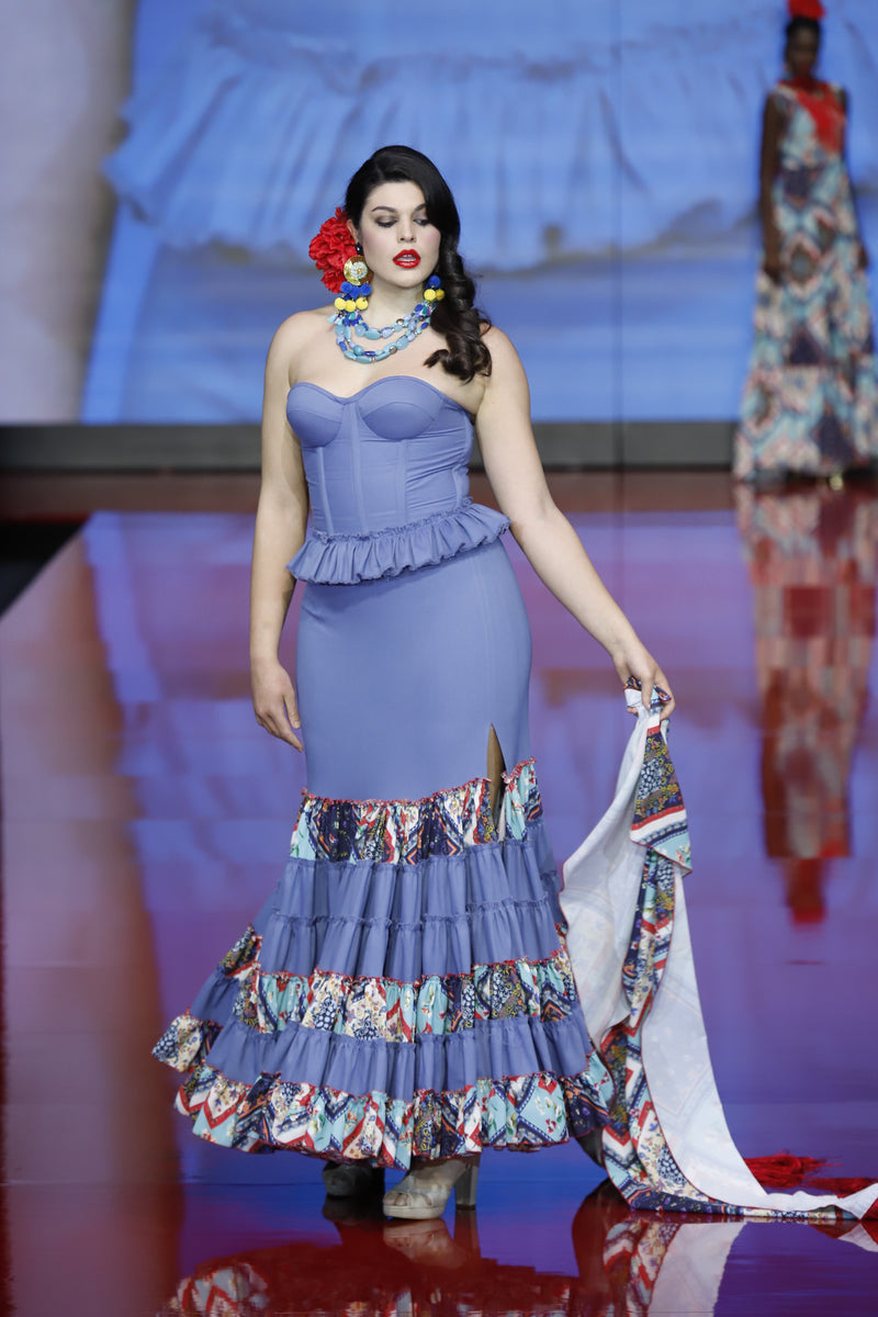 Vestido de flamenca canastero en vaquero de la gama couture confeccionado y diseñado por Sergy & Tapiju en su taller en Cordoba .